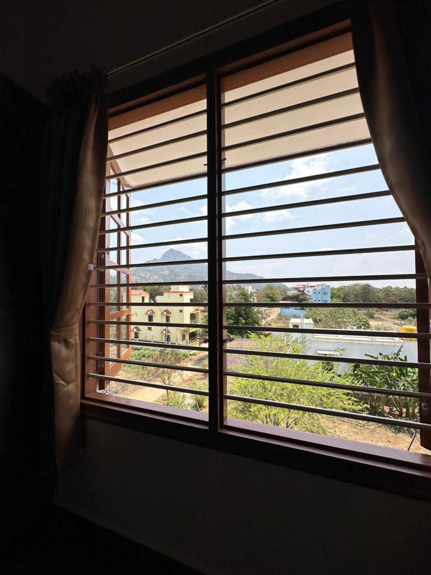 Om Lingeswaran Home Stay Tiruvannāmalai 外观 照片