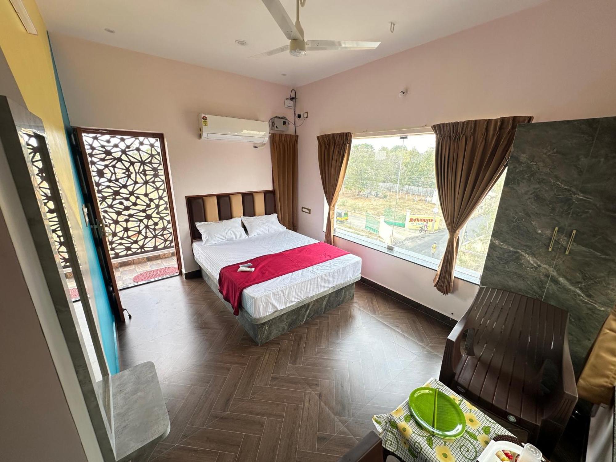 Om Lingeswaran Home Stay Tiruvannāmalai 外观 照片