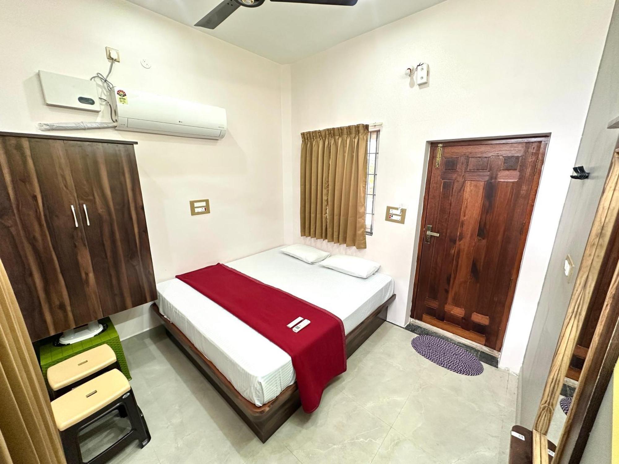 Om Lingeswaran Home Stay Tiruvannāmalai 外观 照片
