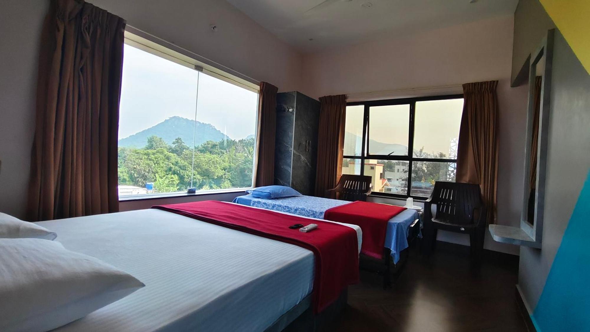 Om Lingeswaran Home Stay Tiruvannāmalai 外观 照片